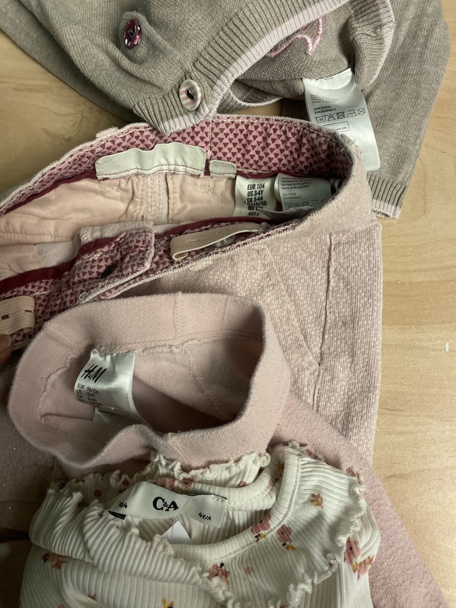 H&M Ensembles coordonnés: H&M Mädchen Kleiderpaket Gr. 104 – D'occasion à Obergerlafingen par cabo4 5