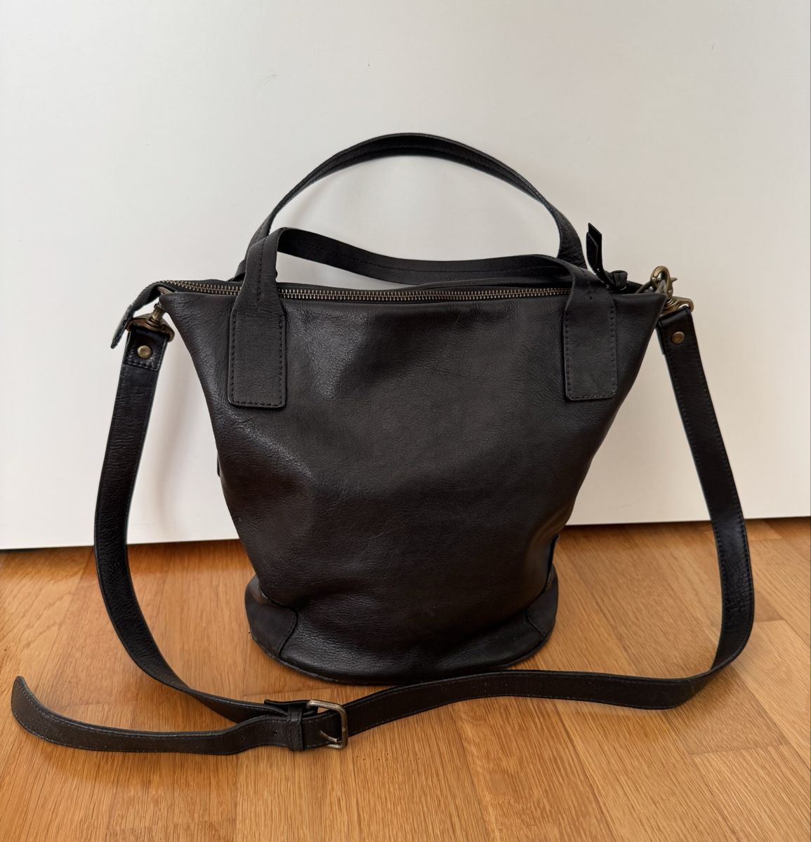 Taschen für Damen: Jinger Jack Ledertasche - Totebag schwarz – Gebraucht aus St.Gallen von Isnisodo 3