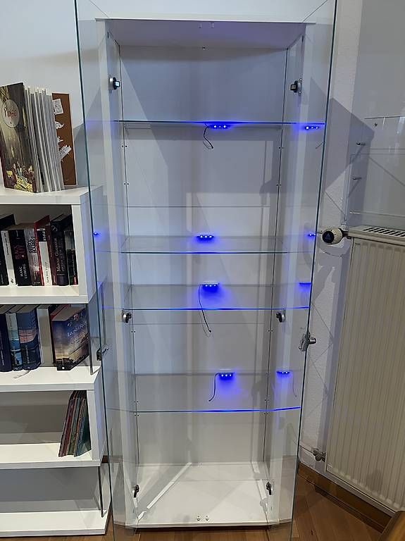 Vetrine: Glasvitrine mit Licht und Schloss – Usato da Kriens venduto da jas_2ggt 2