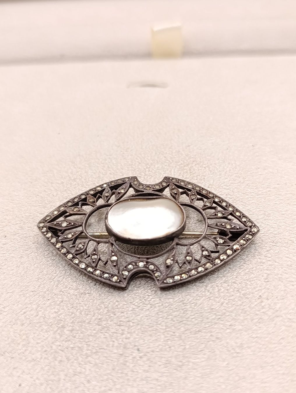Spille & Fermagli: Jugendstil 925er Silber Brosche Markasiten Perlmutt punzen – Usato da Steffisburg venduto da 1.Schmuckschatulle 1