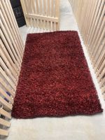 Roter Shaggy Teppich