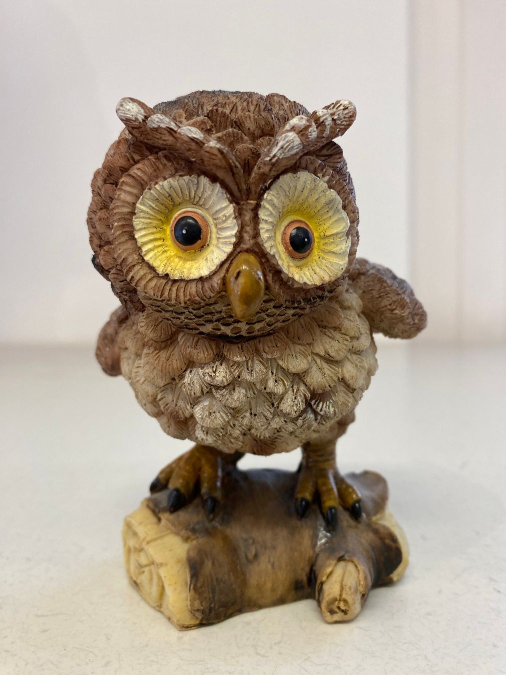 Figurines: kleine Norwegische Eulenfigur aus Baumharz – D'occasion à Niederhelfenschwil par Chleeblatt1938