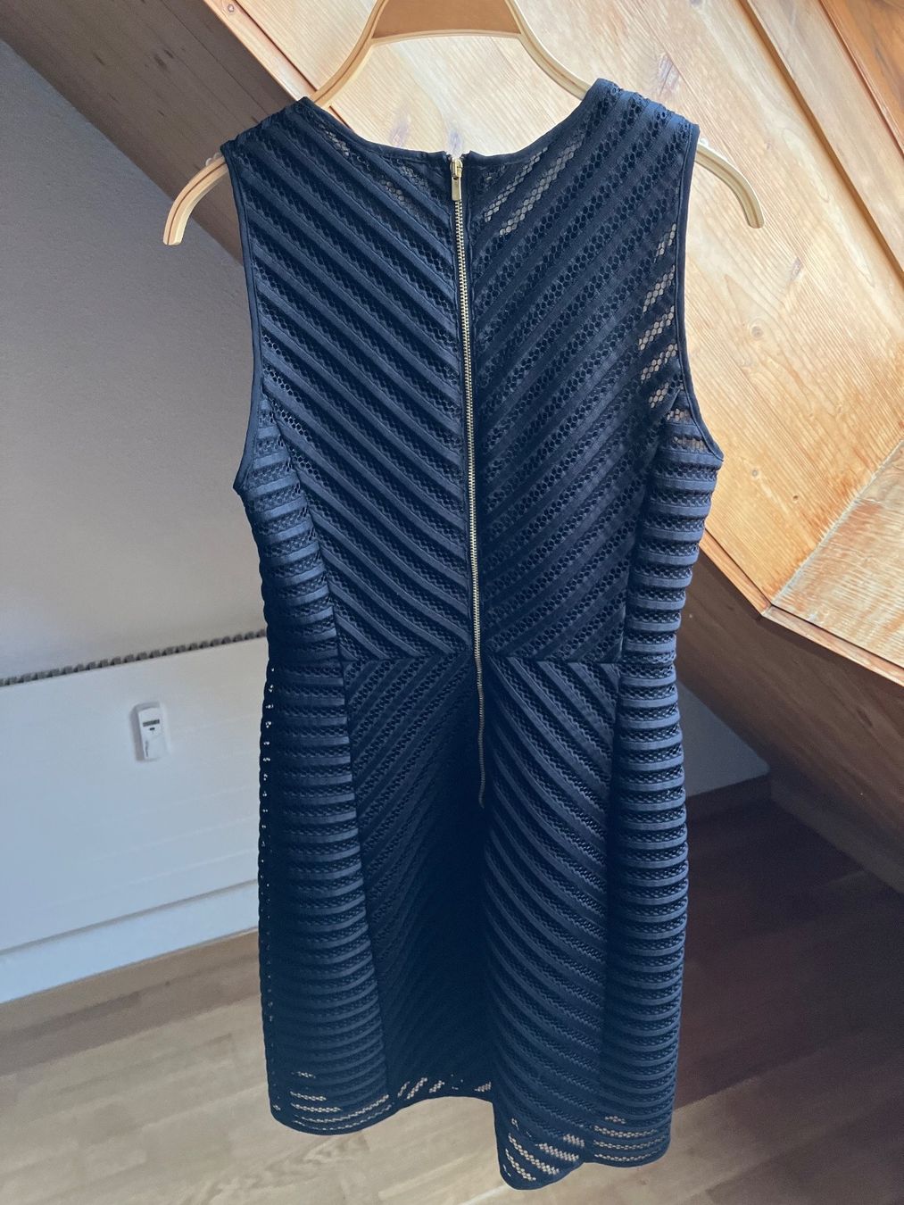H&M Vestiti: schwarzes Cocktailkleid Gr. 38 – Usato da St. Gallen venduto da andreav. 1