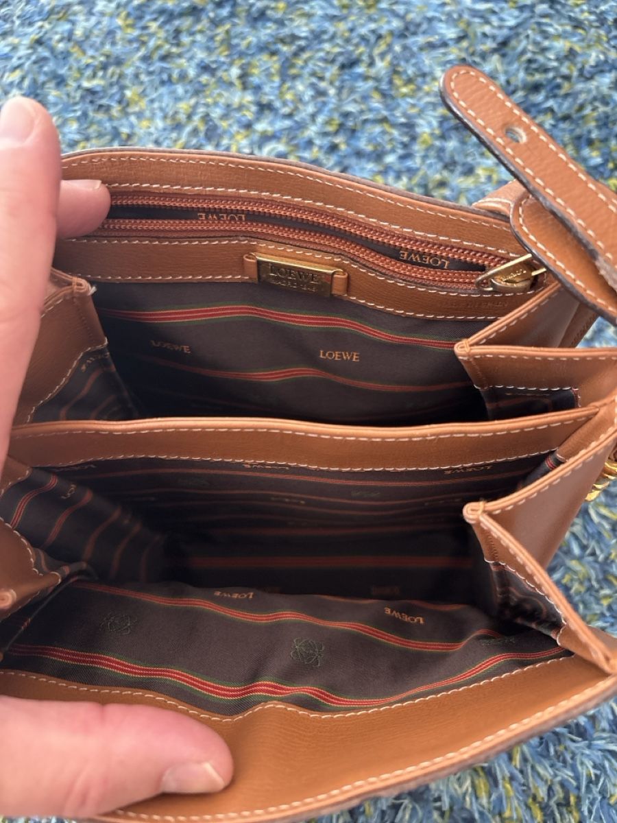 Loewe Taschen für Damen: Loewe Handtasche – Gebraucht aus Altikon von Katanapeto 4