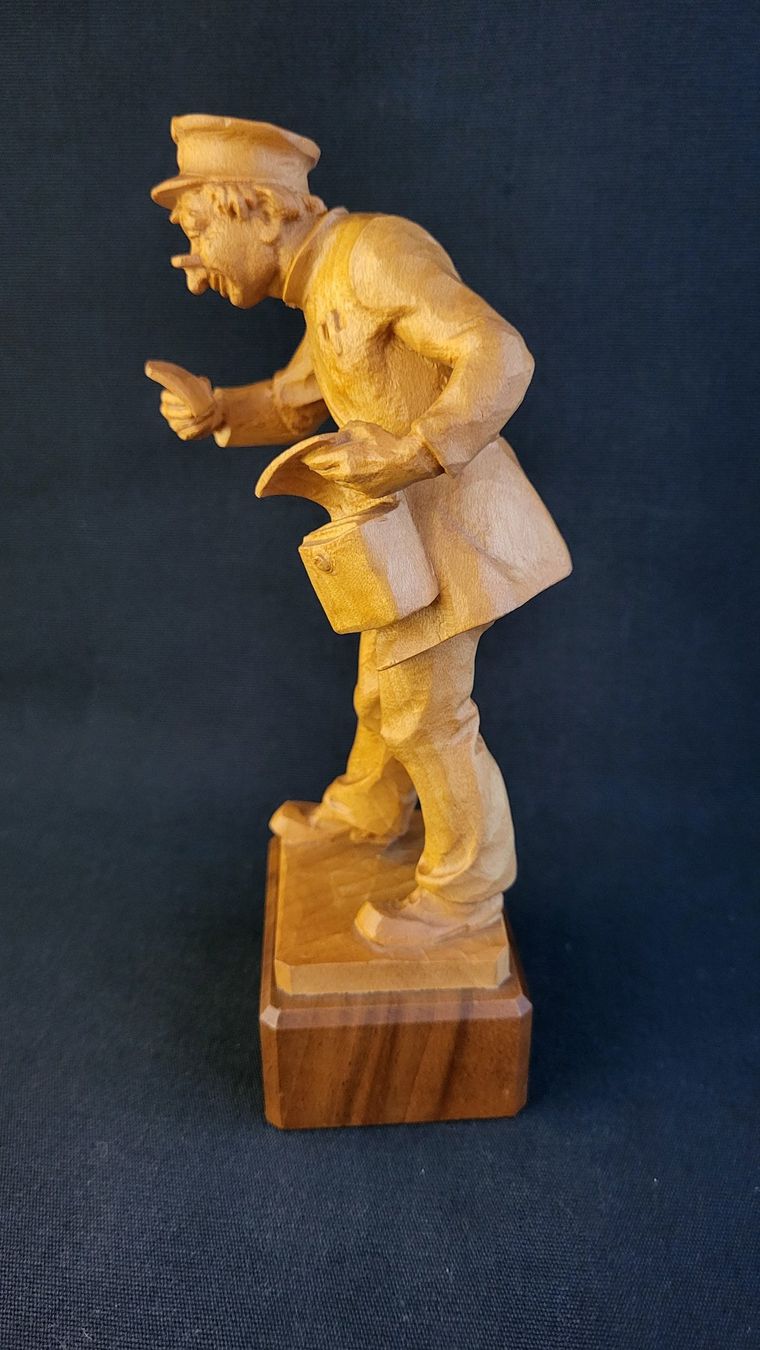 Statuette: Holz-Schnitzerei Postbote – Usato da Basel venduto da spinne02 2