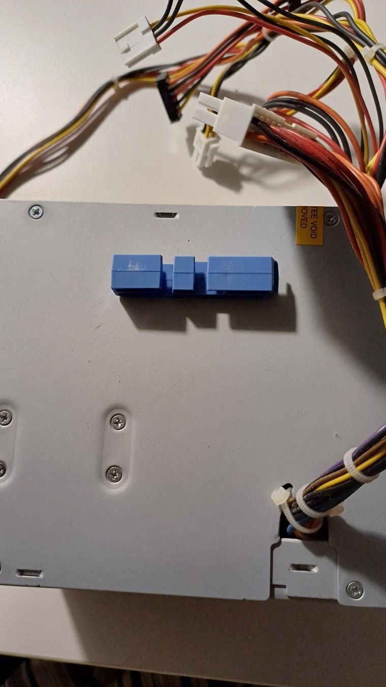 Componenti elettronici: Stromverteiler mit Kühlung für Computer – Usato da Zollikerberg venduto da Kaugo 2