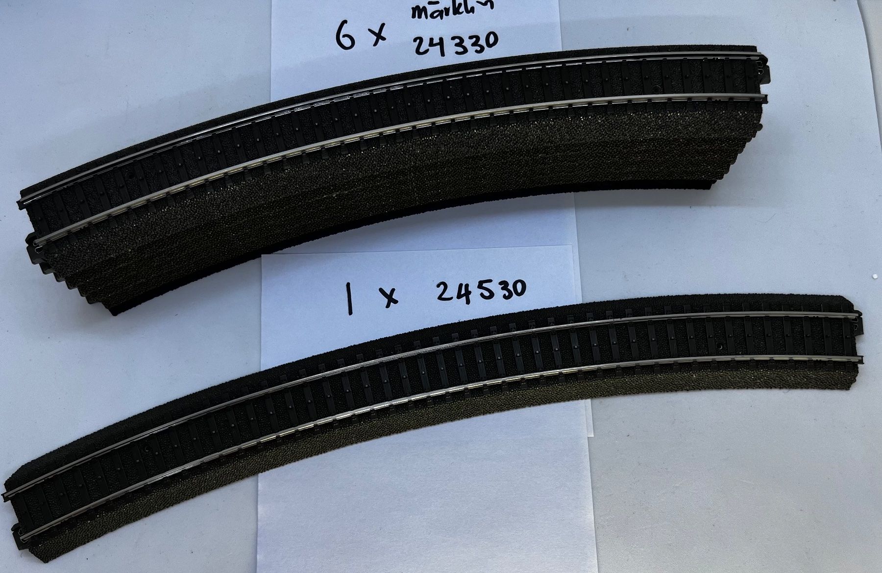 Märklin Modelleisenbahnen: Diverse Gleisteile zu Märklin – Gebraucht aus Pfeffingen von EdwinD01
