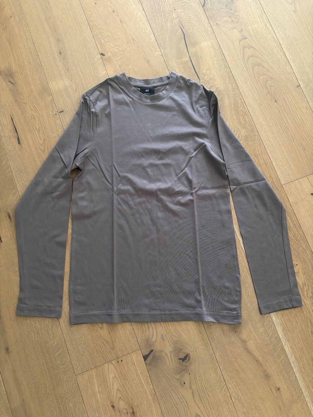 H&M T-shirts: 3er-Pack Basic Longsleeves in weiss, braun/grau, Schwarz – D'occasion à Trübbach par Nico.Broder 2