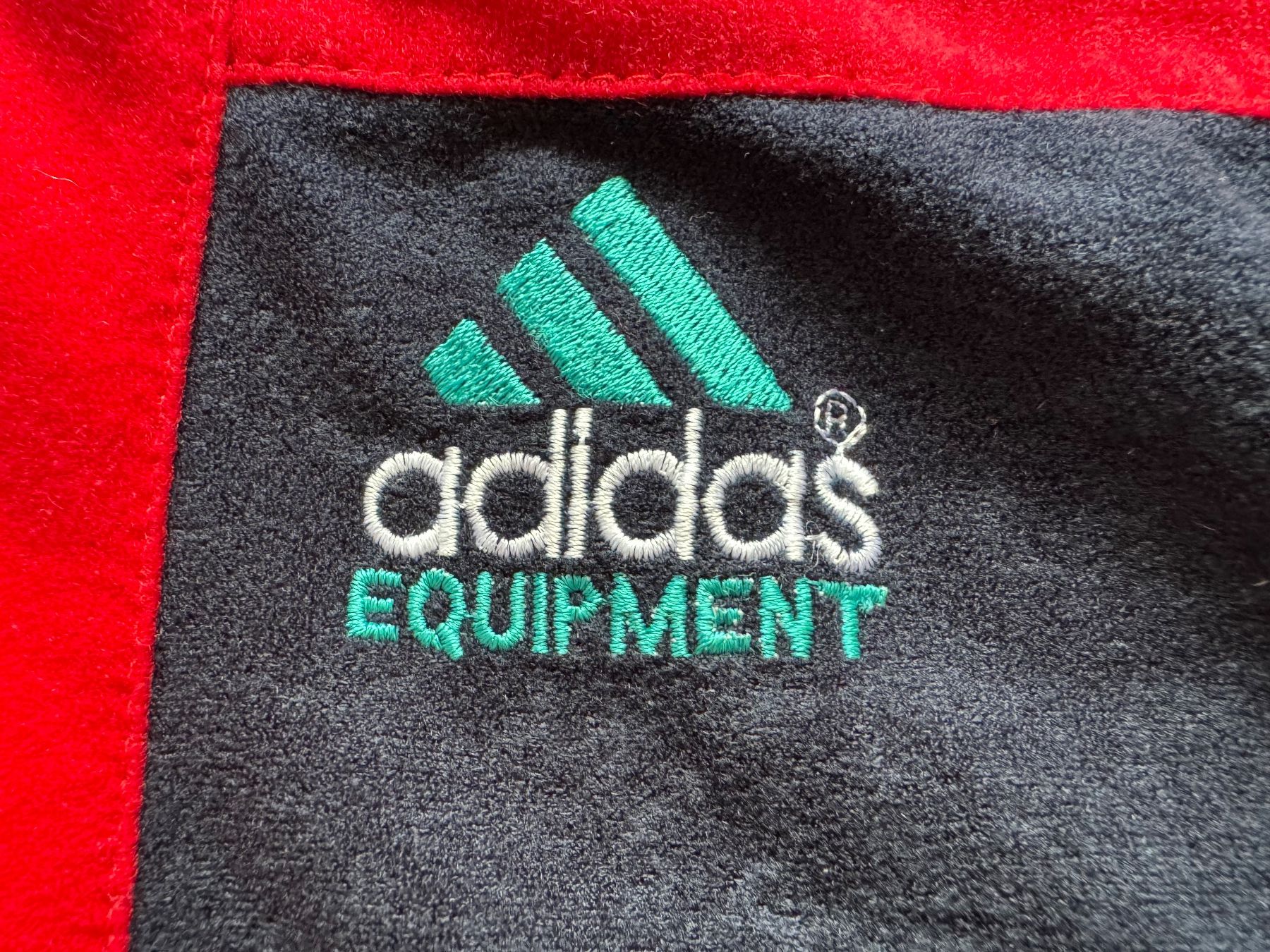 Adidas Giacche: Vintage Adidas Equipment jacket Sz S – Usato da Neuchâtel venduto da _Easy_to_Find_ 1