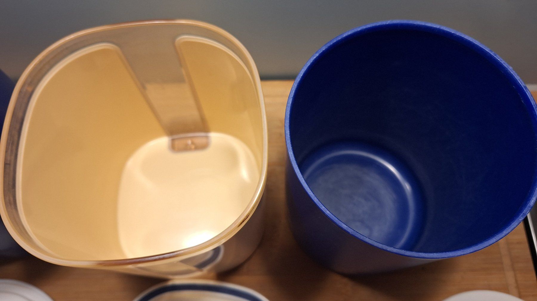 Tupperware Behälter & Ähnliches: 3 Vintage Tupperware Behälter, weiss /blau – Gebraucht aus Arlesheim von shopradl 3