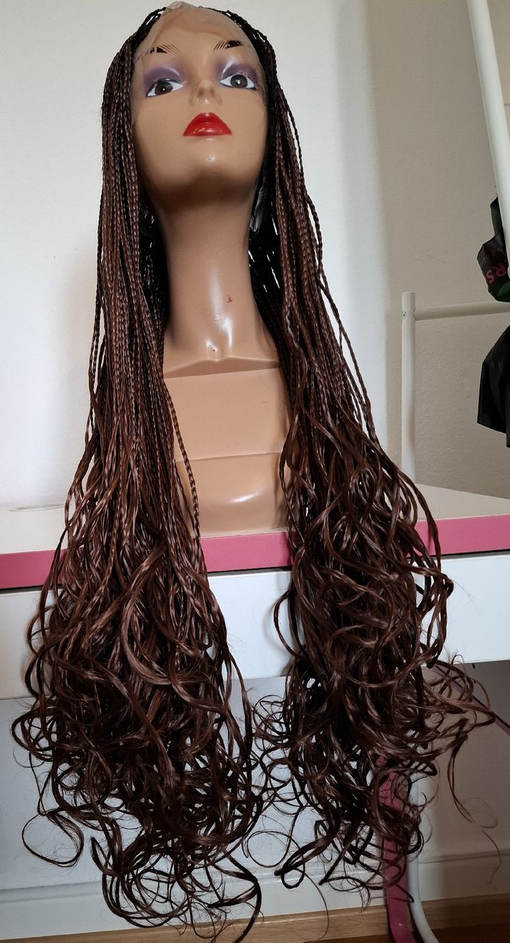 Perücken: Brown Braided Wig with Waves | Handmade | Lace Front – Neu (gemäss Beschreibung) aus Lausanne von usa_xd5k 1