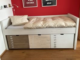Halbhohes Kinderbett Bopita mit viel Stauraum, 90x200 cm