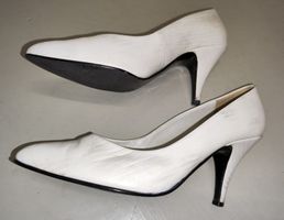 Biete gebrauchte guter Zustand, Högel, Leder Pumps weiss zum