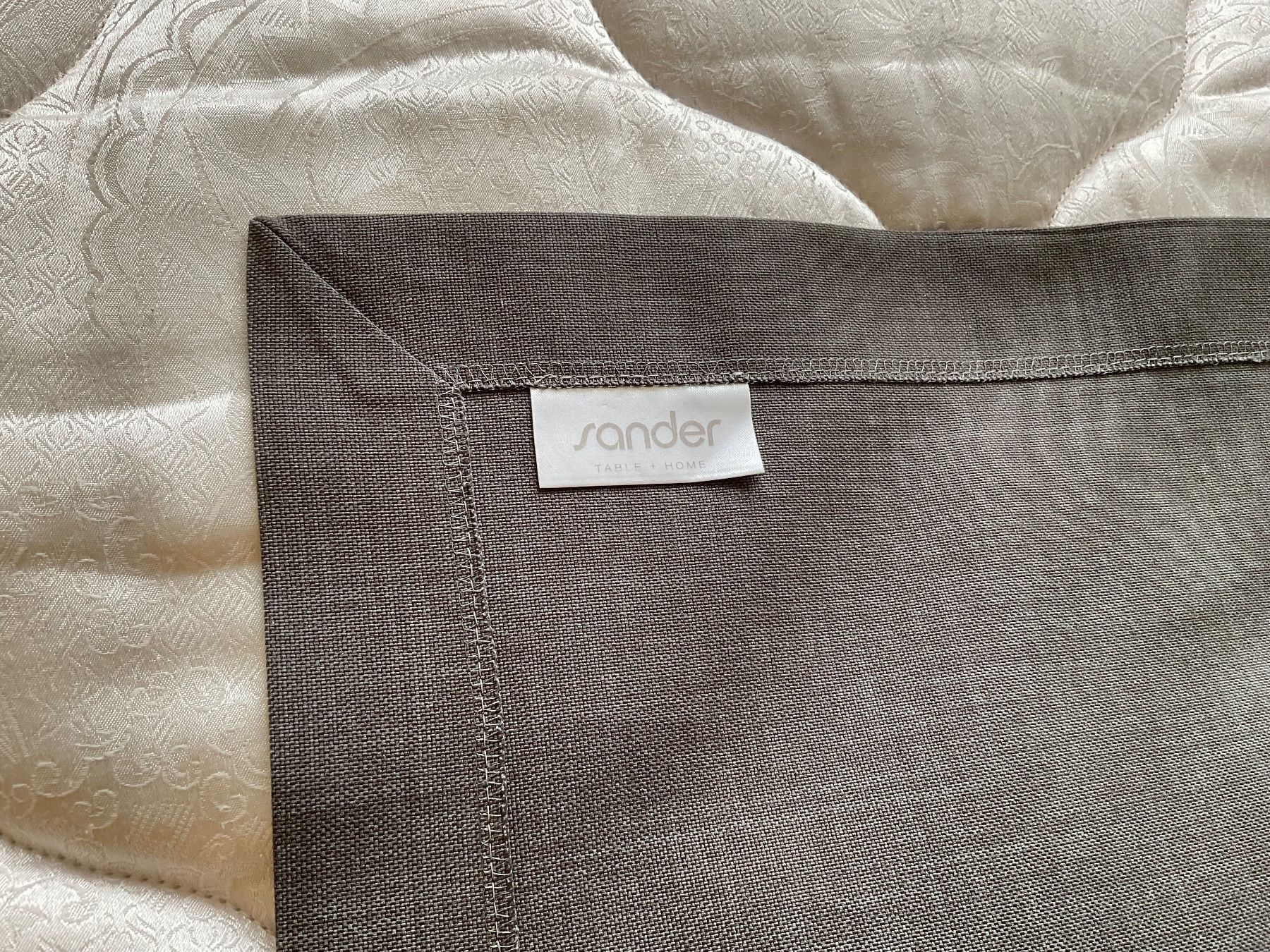 Altra biancheria da tavola: Schöne Tischdecke, gross, 250x150 cm, Polyester, antrazit – Usato da Regensdorf venduto da Polo101 3