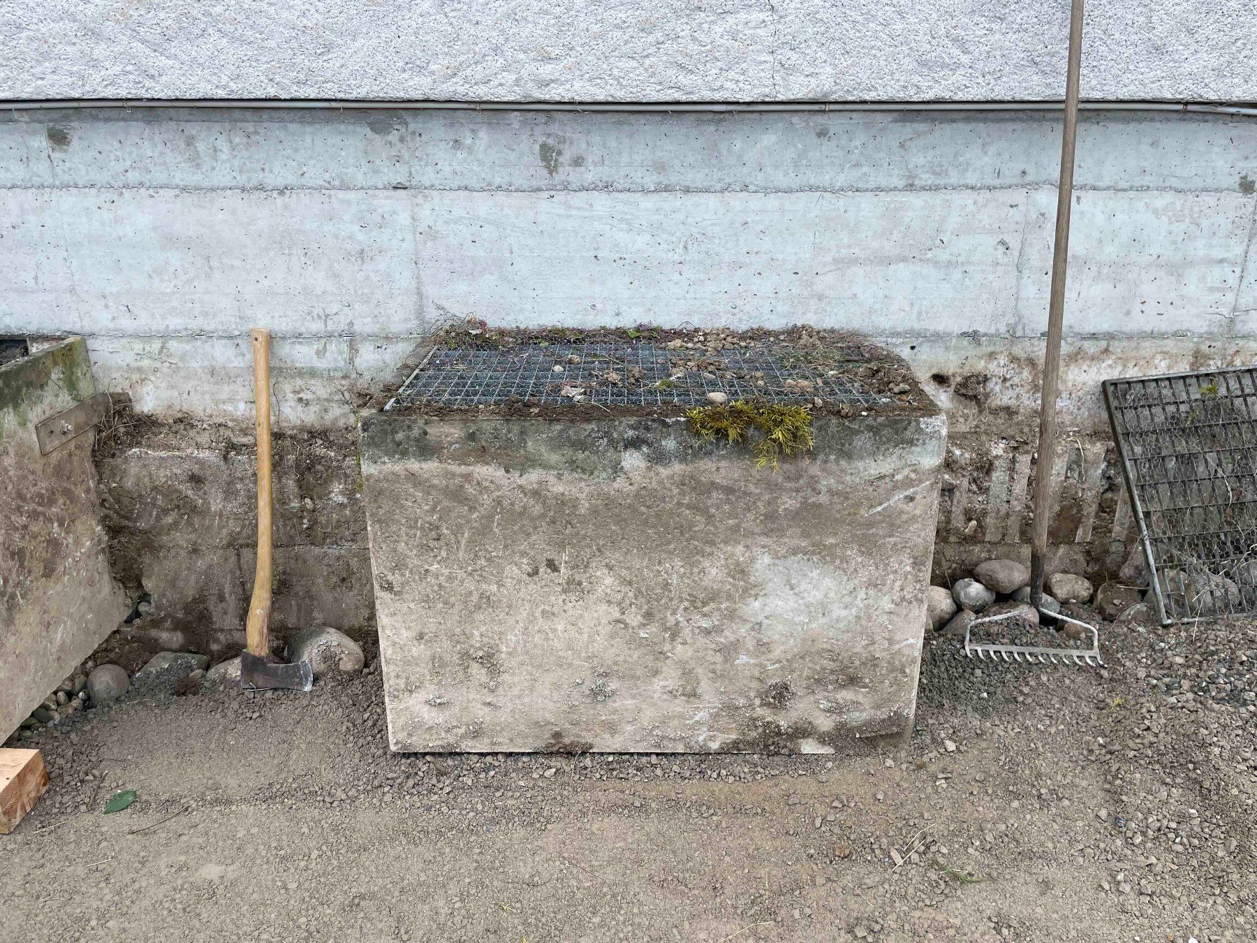 Grilles & Grillages: 2Stk Lichtschächte mit Gitter – D'occasion à Weisslingen par hansueli.kuhn