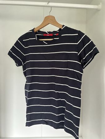 Gestreiftes T-Shirt mit kleiner Tasche vorne