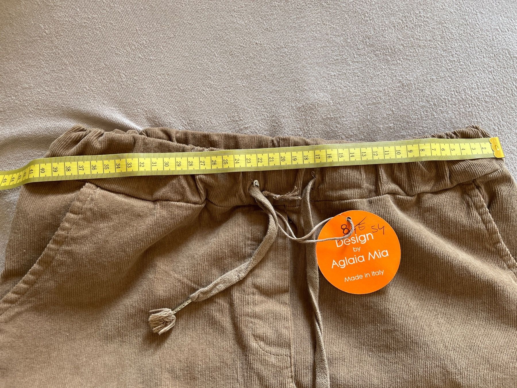 Pantaloni: Pantalon beige velours – Nuovo (secondo la descrizione) da St-Sulpice VD venduto da Twin5