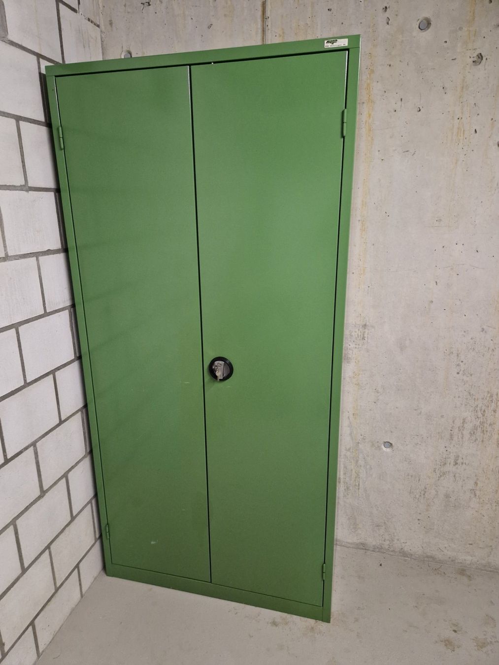 Schränke: MEGA Akten- / Materialschrank Stahl – Gebraucht aus Erlach von Beppi13
