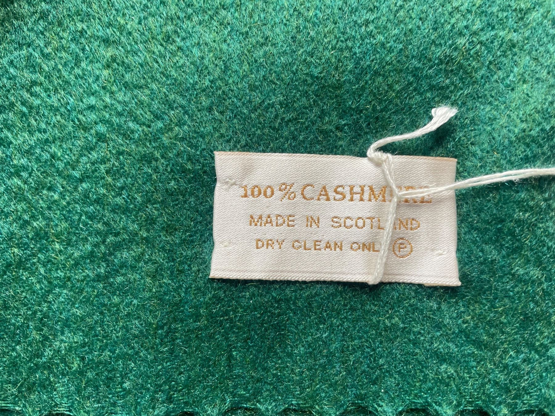 Fabric Frontline Foulards, Tücher & Schals: Kaschmirschal Fabric Frontline – Neu (gemäss Beschreibung) aus Zürich von Poppy108 4