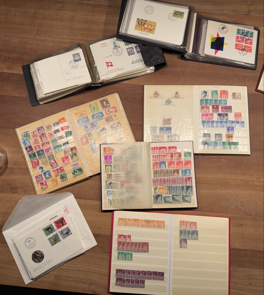Tutti i francobolli: Briefmarkensammlung aus Hausräumung – Usato da Altnau venduto da Scala10 1