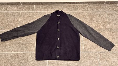 Armani Pullover Weste mit Knöpfen Brust 53.5cm
