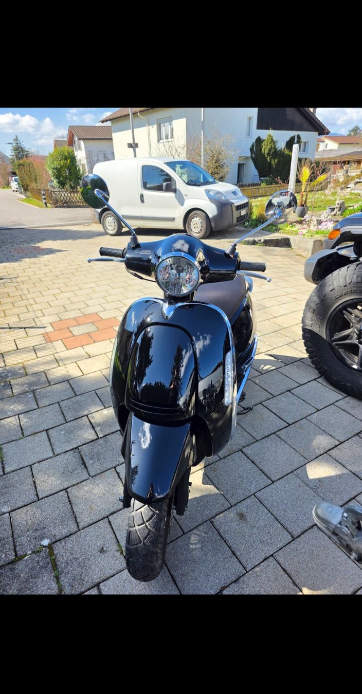 Scooter: Motorroller schwarz klassisches Design 125ccm – Usato da Herzogenbuchsee venduto da W114_ 1