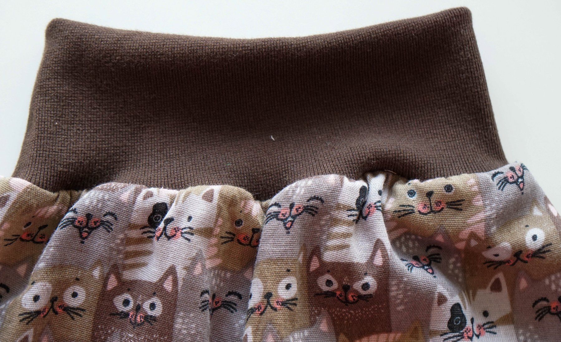 Pantaloni: Kurze Pumphose mit Katzen - Gr.74/80 NEU – Nuovo e nell'imballaggio originale da Zürich venduto da sambaum 2