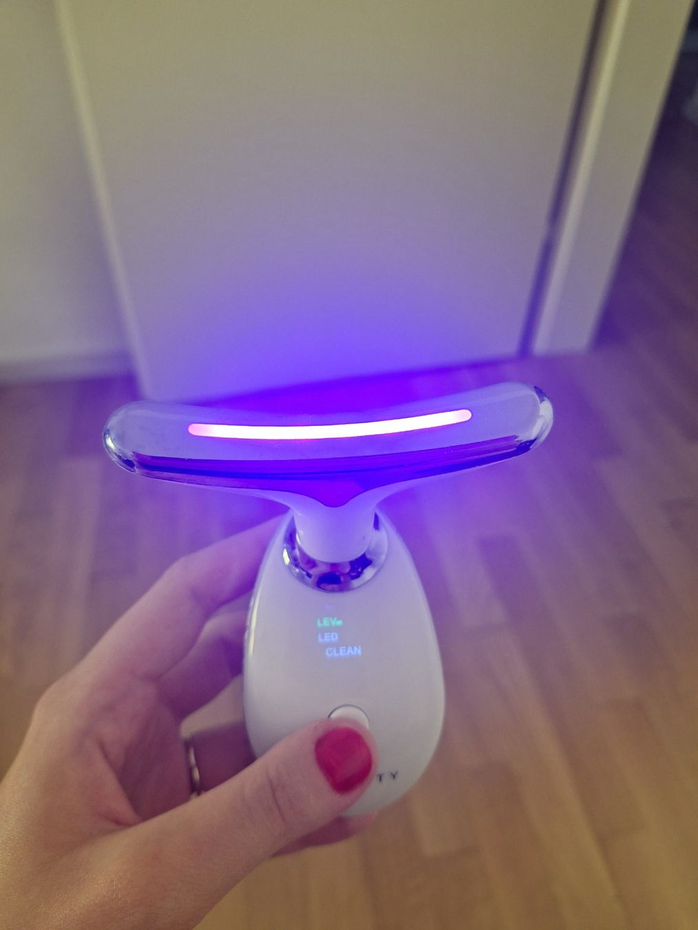 Cura del viso: VBeauty LED EMS Gesichtsmassagegerät – Nuovo (secondo la descrizione) da Wetzikon ZH venduto da kuk_9q2n 4