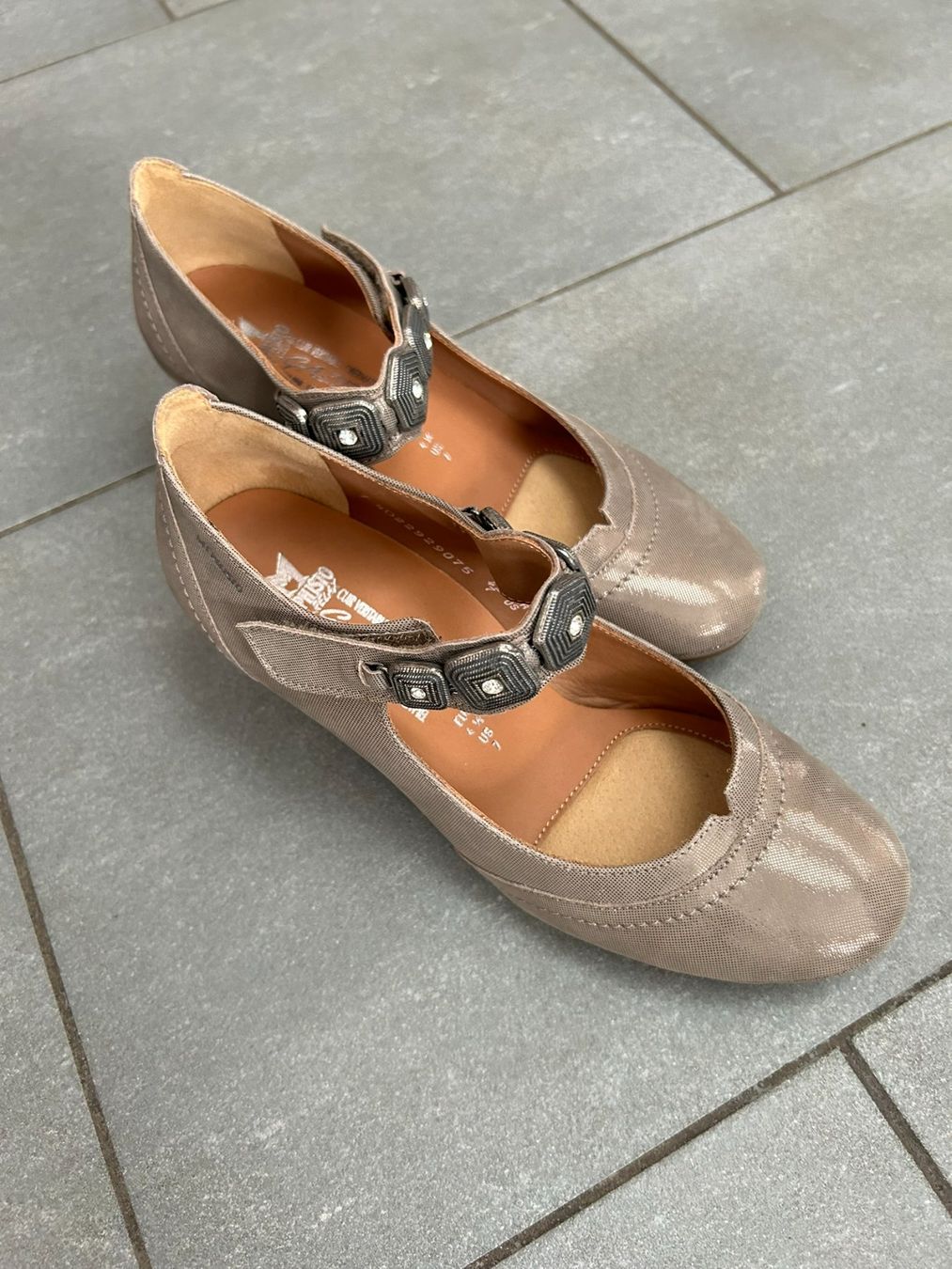 Mephisto Scarpe da donna: Wunderschöne Mephisto Pumps Gr. 4,5 oder US 7, neuwertig – Usato da Iseltwald venduto da Waldisch 2