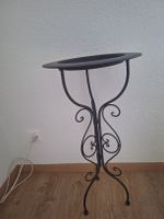 Dekorativer Blumentisch / Beistelltisch aus Schmiedeeisen