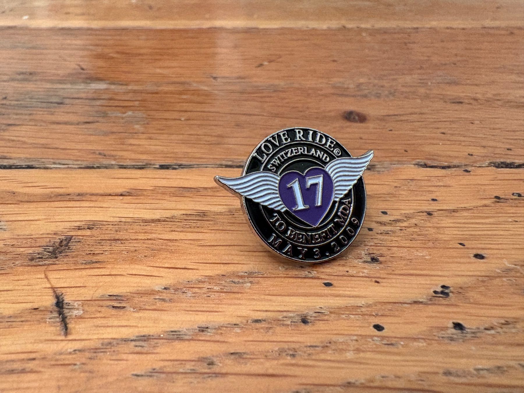 Placchette & Badge: Love Ride Pin - Nr.17 – Usato da Heimiswil venduto da Lebensarchitekt
