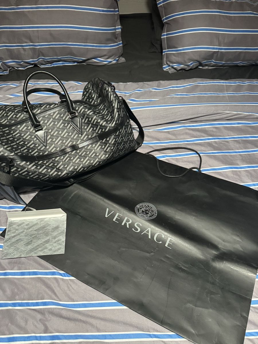 Versace Borse: Versace sac weekend la greca signature – Nuovo (secondo la descrizione) da Biel/Bienne venduto da sou_t9dm 4