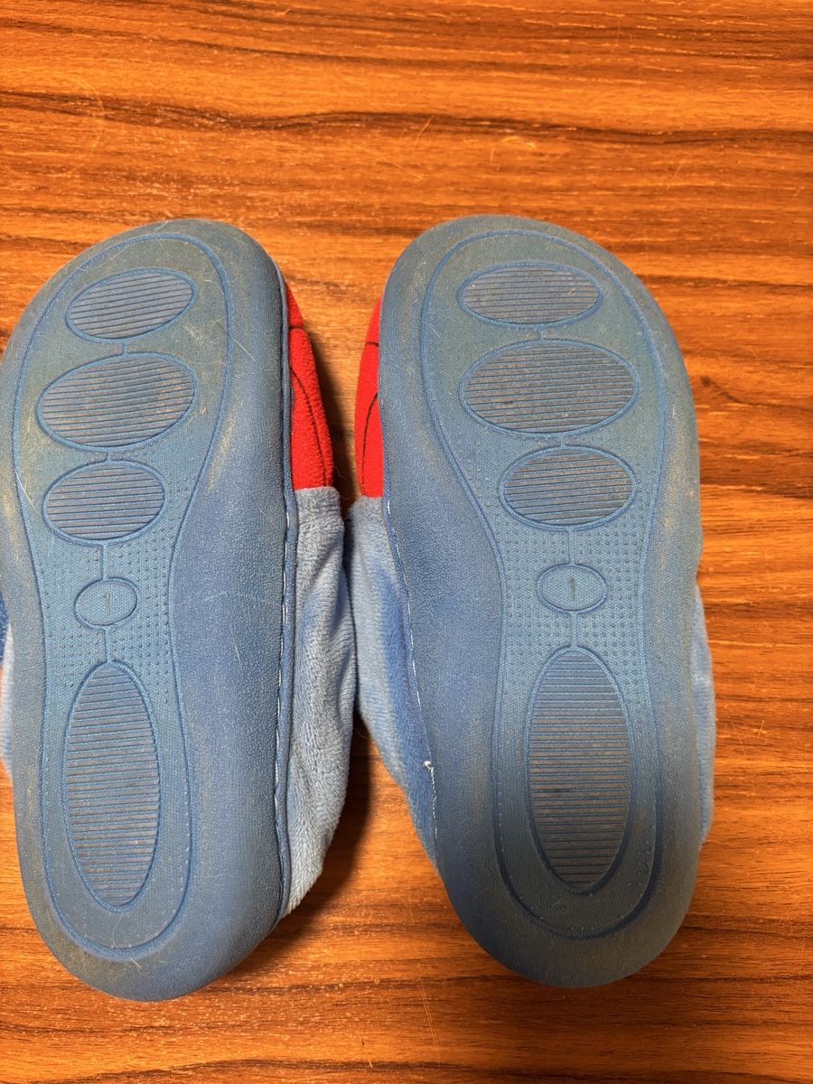 Scarpe per ragazzi: Hausschuhe Spiderman Grösse 24/25 Kinder – Usato da Siebnen venduto da neb_tt6h 1