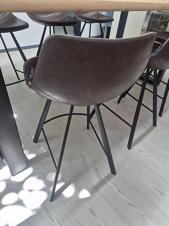 Tavoli: Table et chaises hautes cuir Schilliger – Nuovo e nell'imballaggio originale da Crans VD venduto da tgdis 2