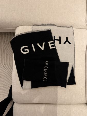Luxuriöser Givenchy Schal, AV GEORGE, Winter Must-Have