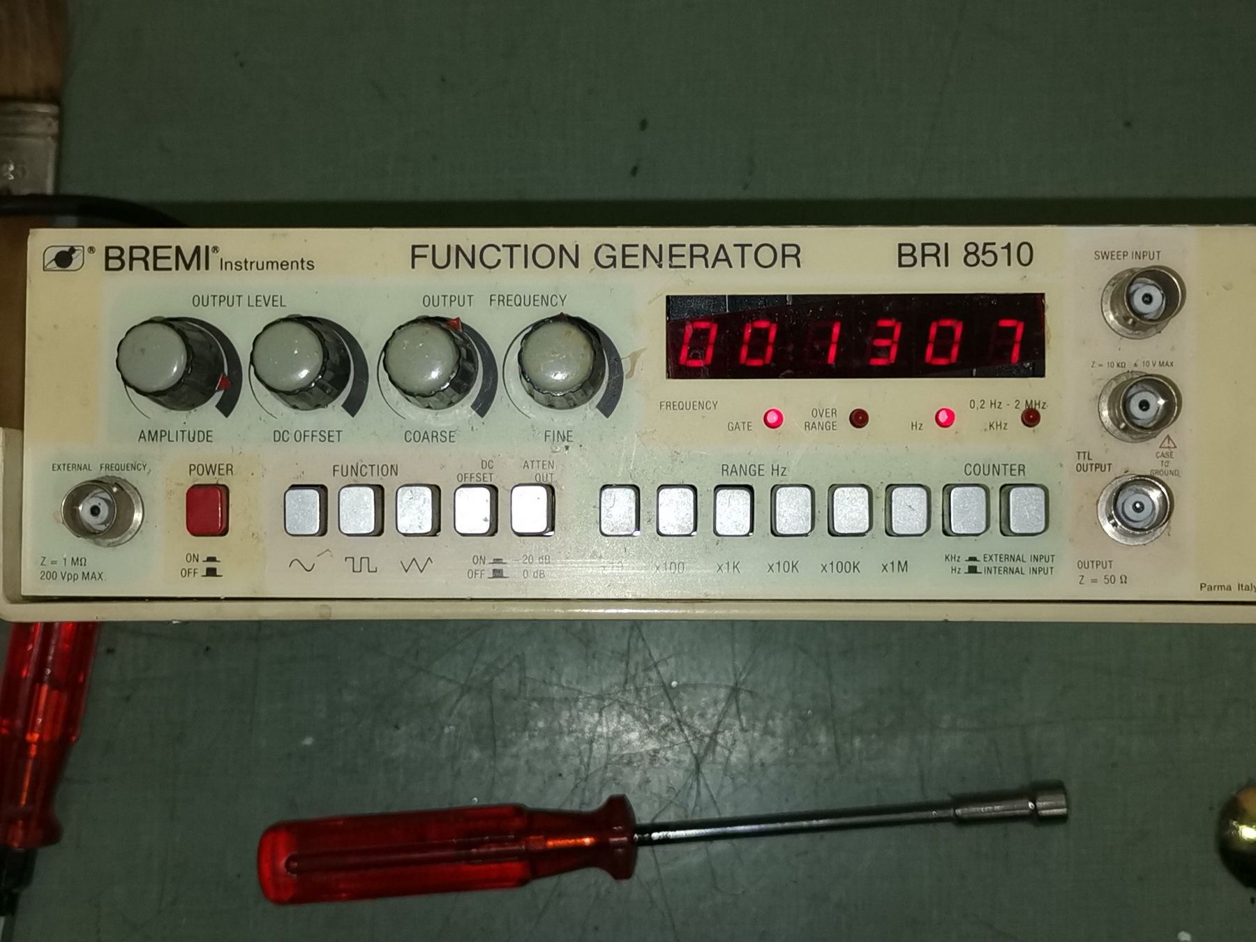 Mesurer: Funktionsgenerator mit Counter – Défectueux à Kleindöttingen par Katze99