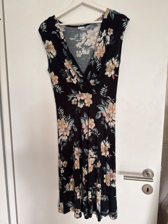 Strandkleid mit Blumen von Lascana Gr.36