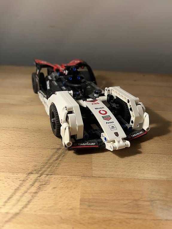 Kit di costruzioni: Lego Formula E Porsche 99x Electric – Usato da Heerbrugg venduto da Manuela.Gschwend