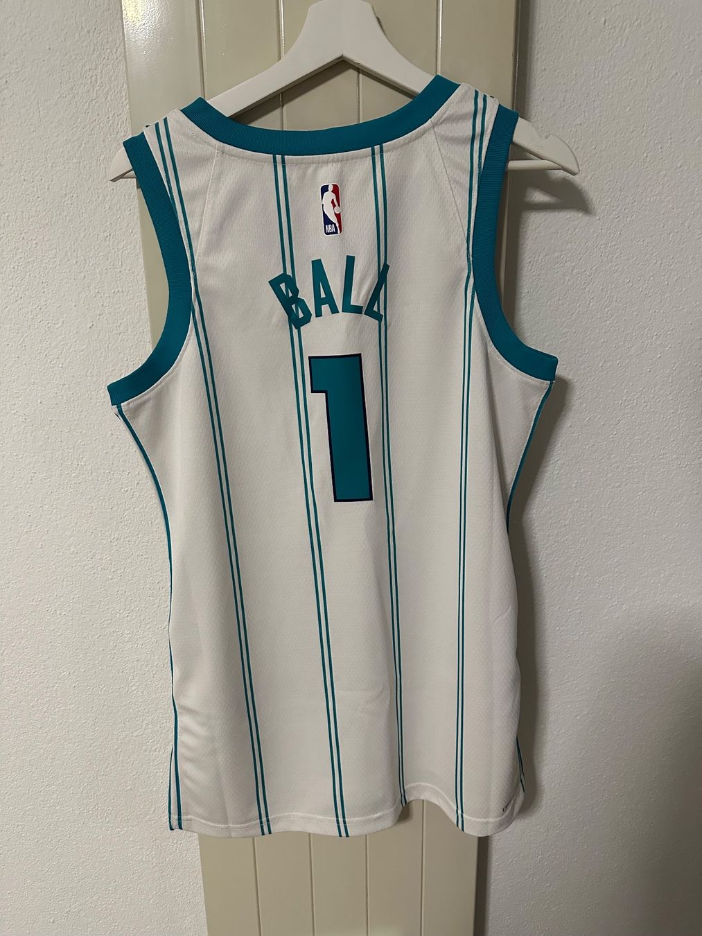 Jordan Canottiere & Pantaloni: Charlotte Hornets, LaMelo Ball – Usato da Balsthal venduto da wakaro 1