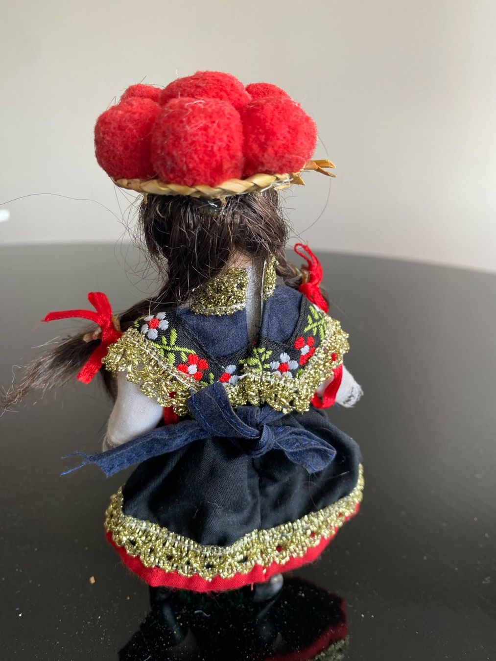 Bambole: Trachtenpuppe mit Bollerhut – Usato da Zumikon venduto da pat_m55d 1