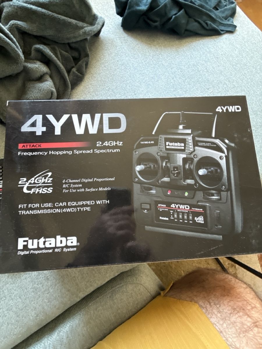 Futaba Fernbedienungen: Futaba 4YWD – Neu und originalverpackt aus Wettingen von fre_667b