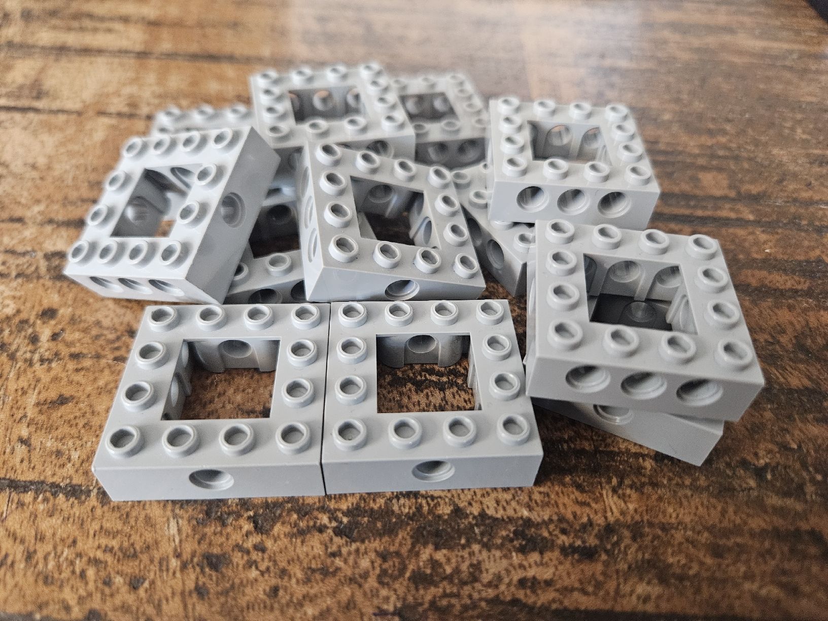 Lego Kit di costruzioni: lego 32324 lot de 12 pièces Light Bluish Gray Technic, – Usato da Confignon venduto da Ecrofigs
