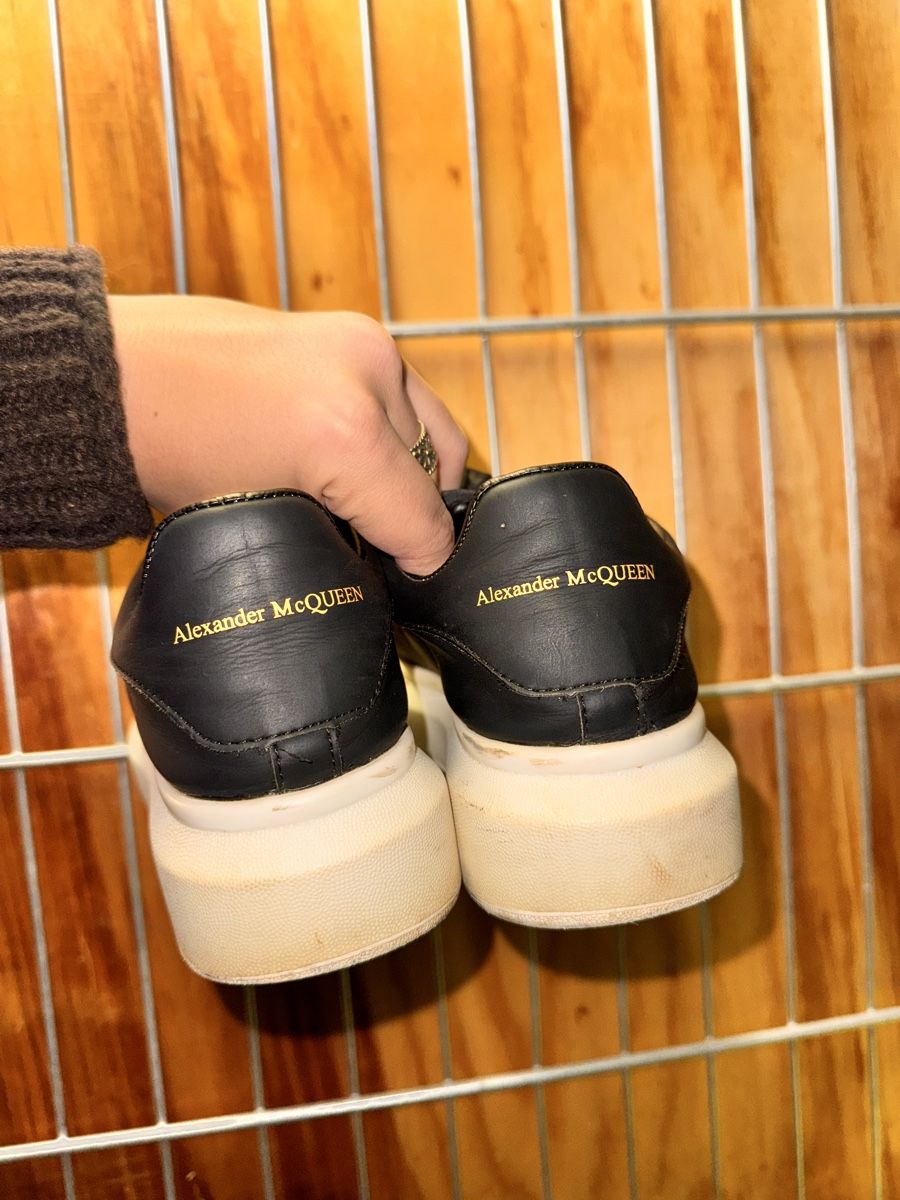 Alexander Mcqueen Scarpe da uomo: Schwarze Sneaker von Alexander McQueen, Grösse 38 – Usato da Winterthur venduto da axxgkc_123 4