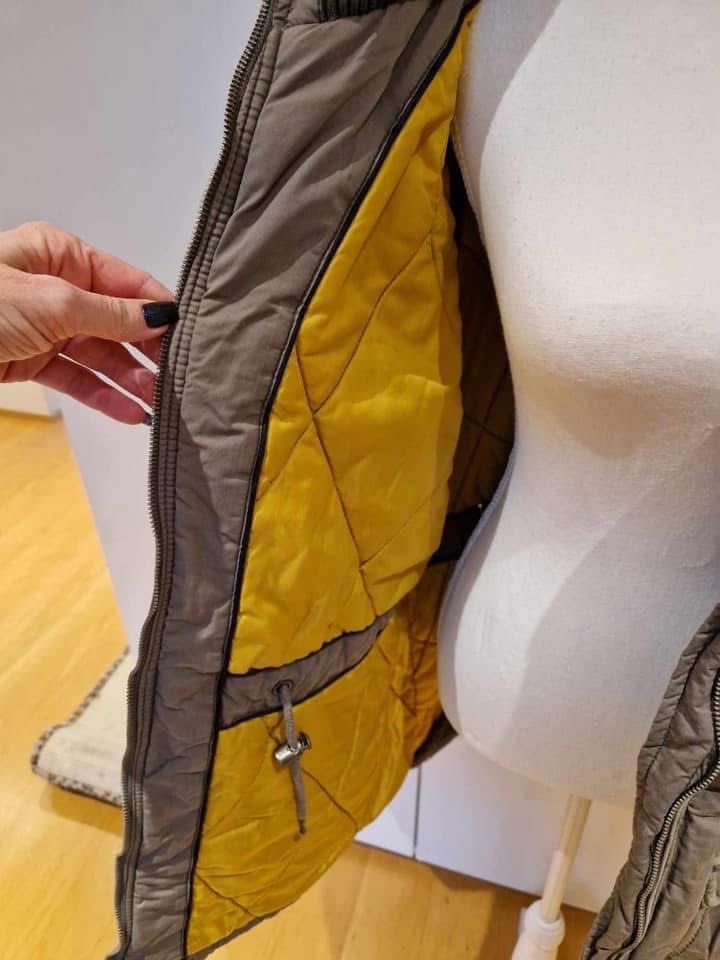 Giacche: Winterjacke mit Kapuze, Gr. 46 – Usato da Hittnau venduto da Katzenherz 3
