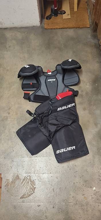 Protezioni & Imbottiture: Eishockey Hose und Brustpanzer Kinder Gr. S – Usato da Basel venduto da Fabi812