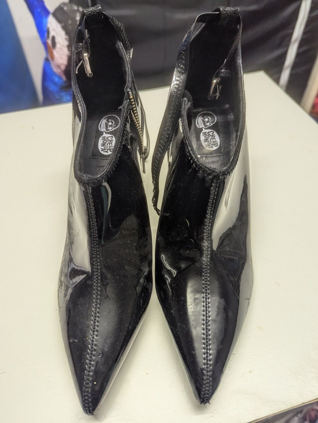 Scarpe da donna: Cheap Monday schwarze Lack-Ankle Boots, Grösse 39 – Nuovo (secondo la descrizione) da Zollikon venduto da Mikifare