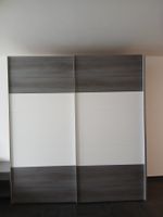 Schrank mit Schiebetür