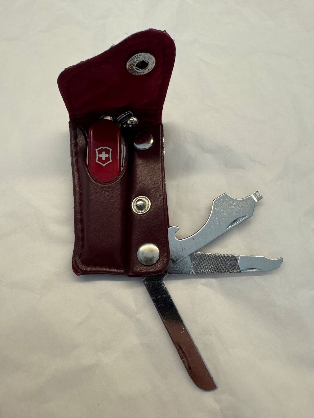 Victorinox Coltelli tascabile: Victorinox Classic mit Lederetui – Usato da Kestenholz venduto da Sackmesser67 1