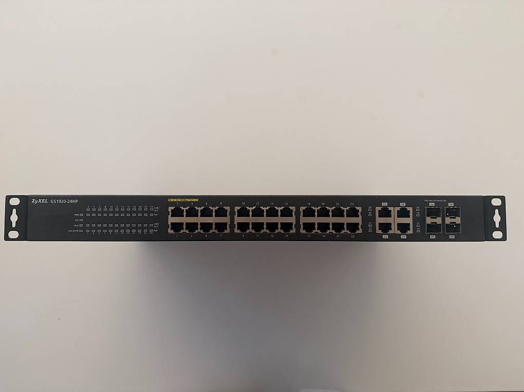 Hub & Switch: Switch ZyXEL GS1920-24HP – Usato da Genève venduto da hexos