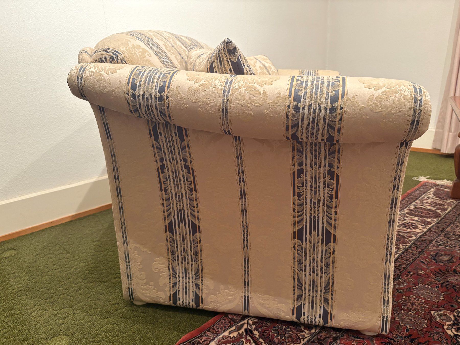Divani: Sofa / 2-Sitzer mit Kissen – Usato da Klingnau venduto da hern01 2
